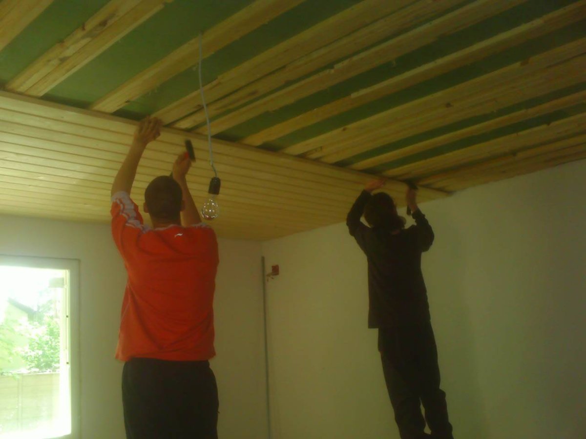 Подшивка деревянного потолка