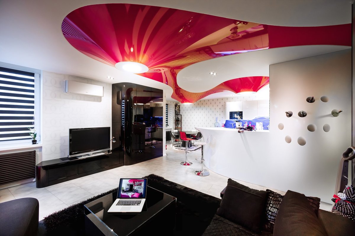 Черный глянцевый натяжной потолок