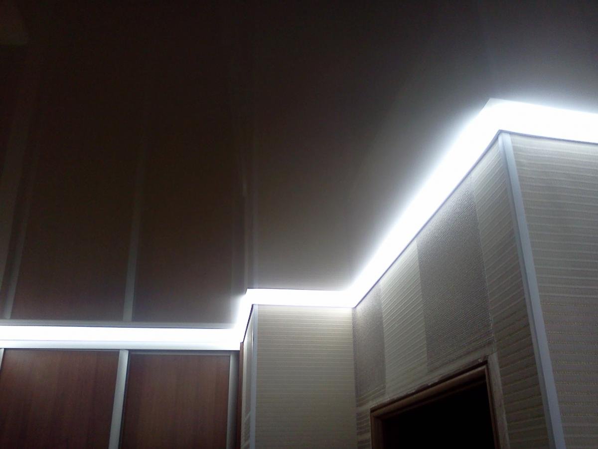 Подсветка в потолке ПВХ