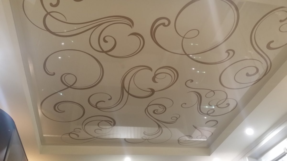 Фотопечать на натяжных потолках узоры