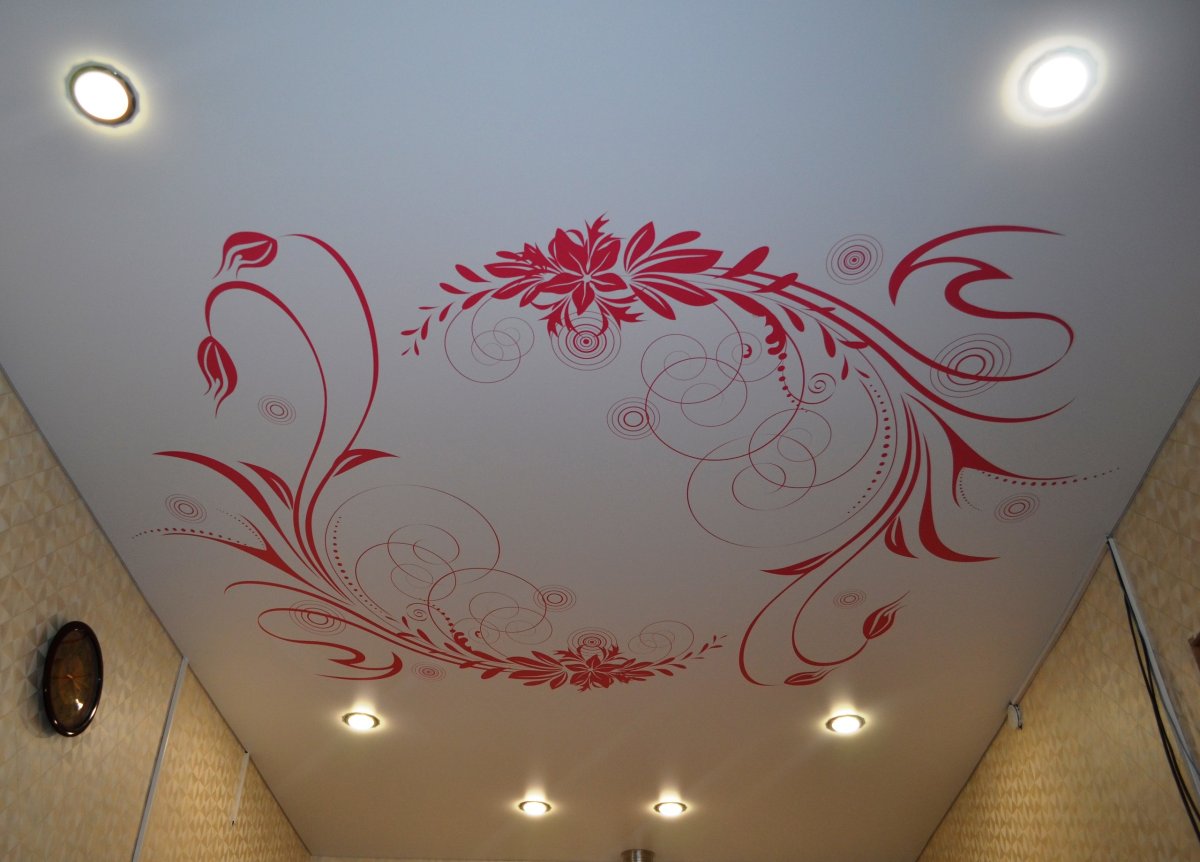 Натяжные потолки с орнаментом