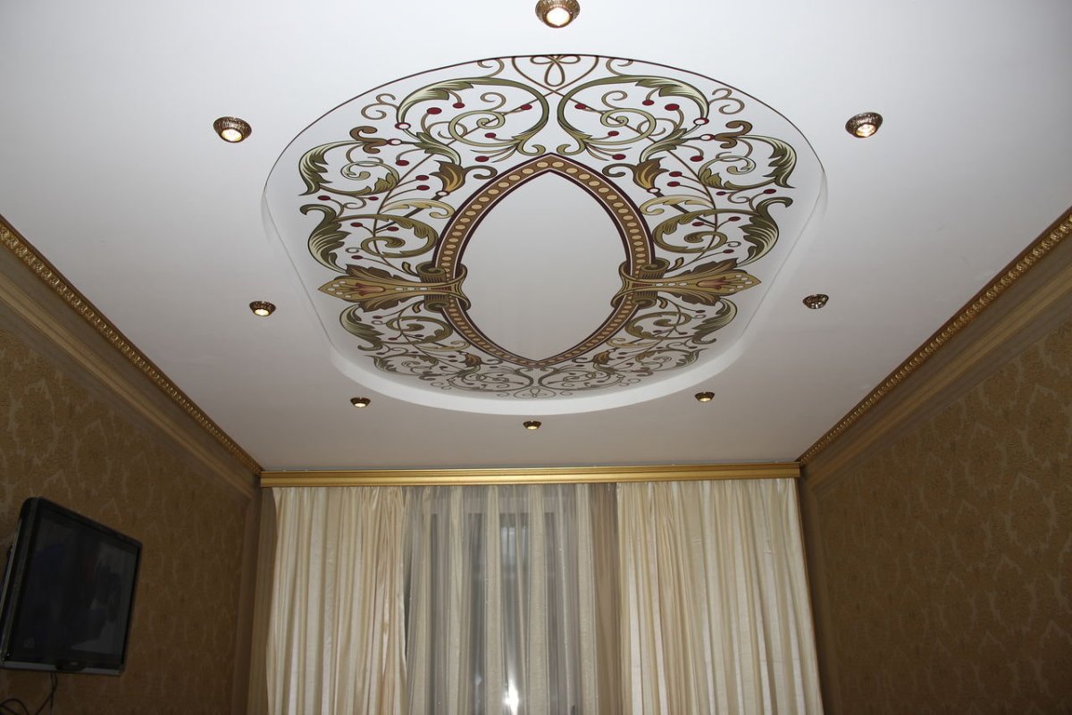 Натяжные потолки с узорами