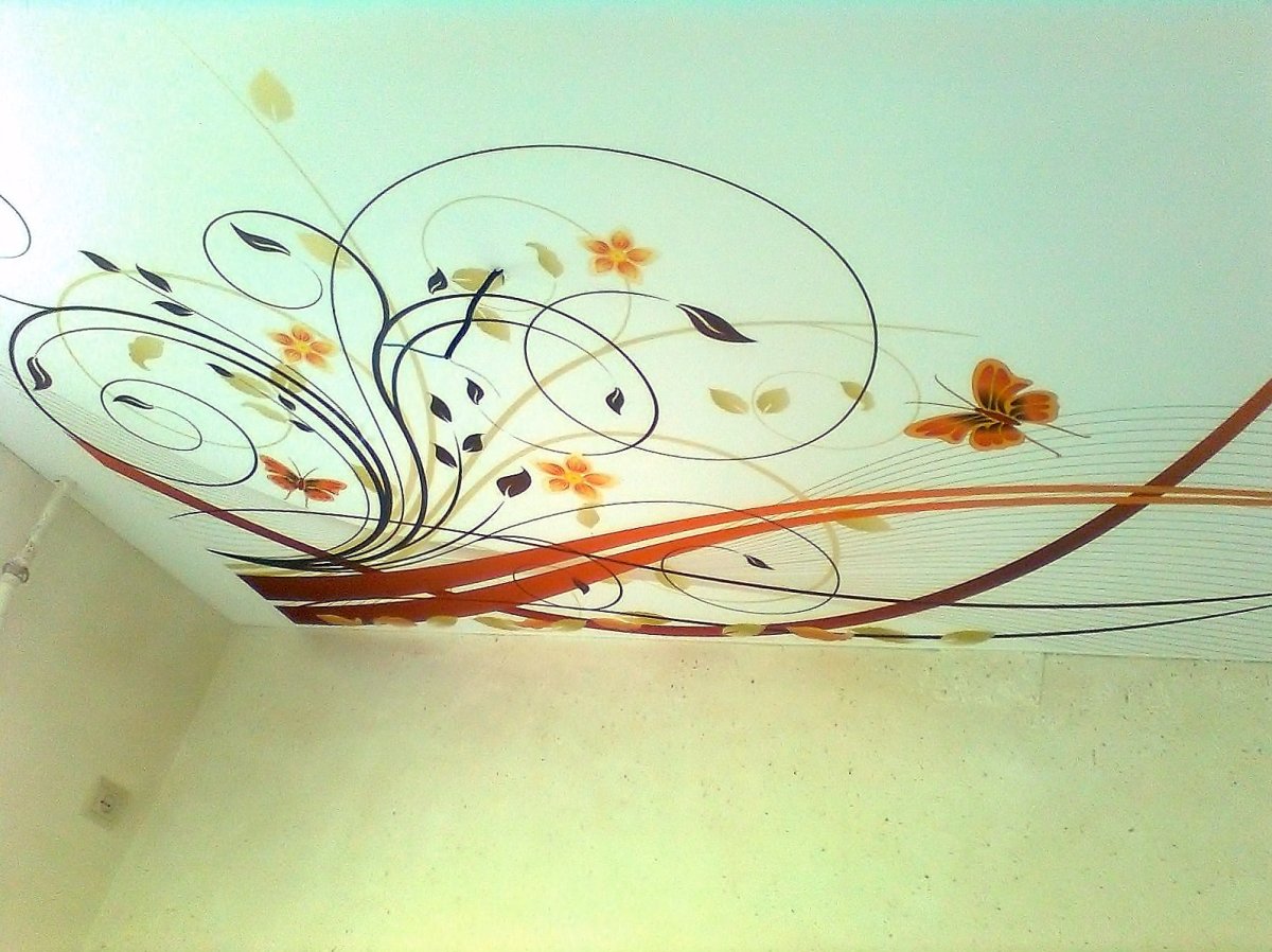 Натяжные потолки с узорами