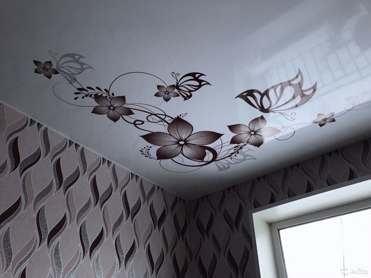 Потолок с принтом