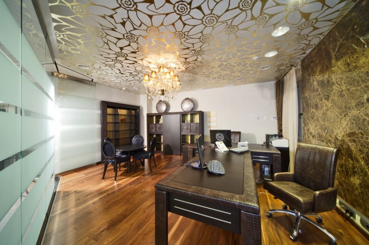 Натяжные потолки с фотопечатью для спальни