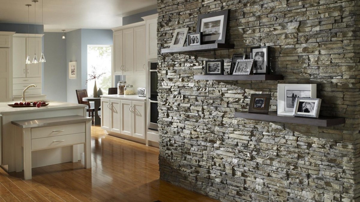 Каменная стена в интерьере