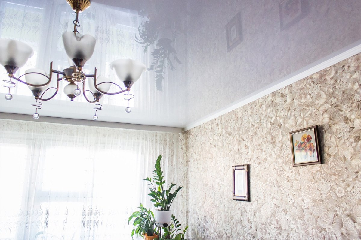 Плинтус на глянцевый потолок