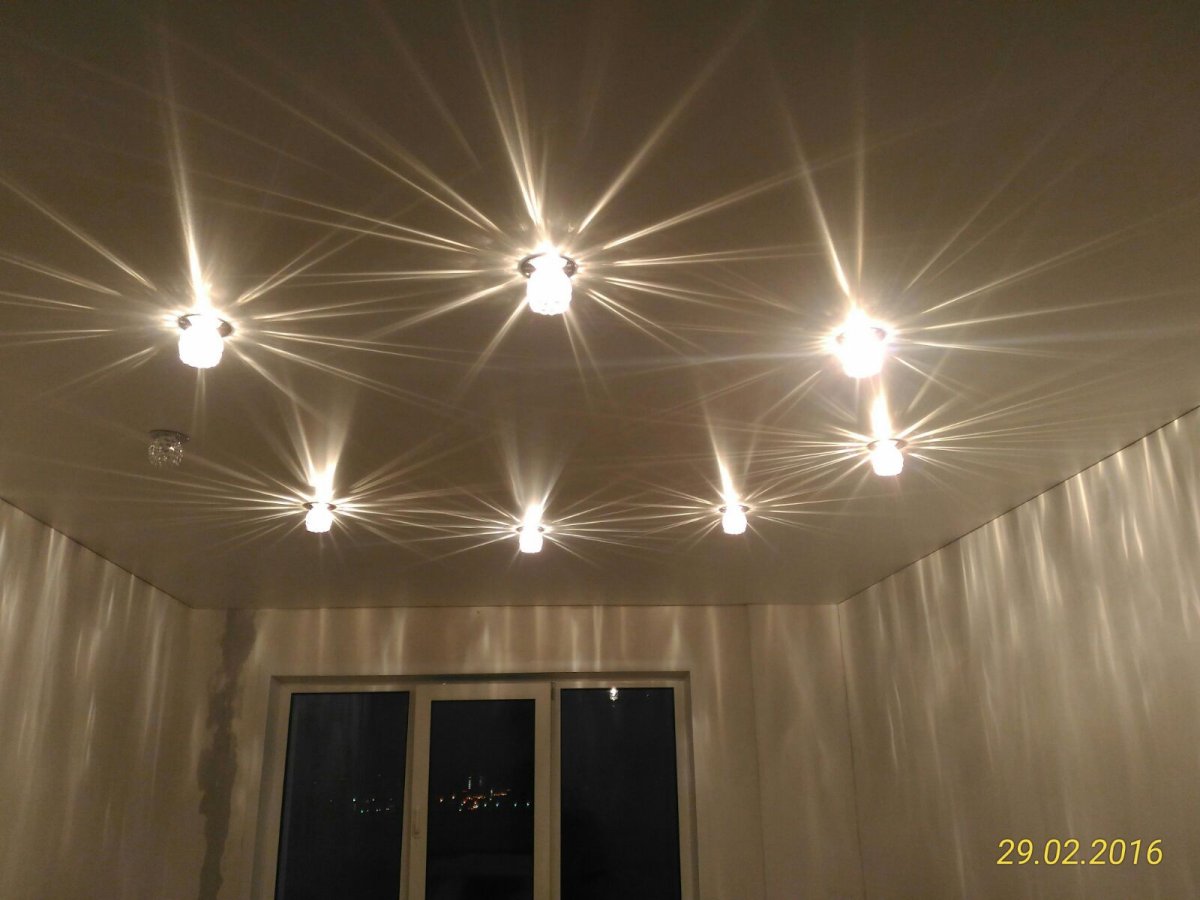 расположение лампочек на потолке на кухне