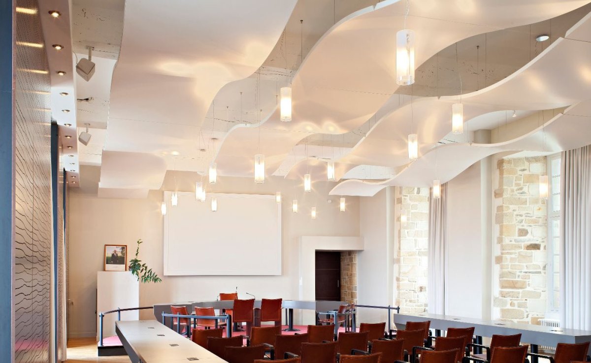 Светильник потолочный в концертный зал