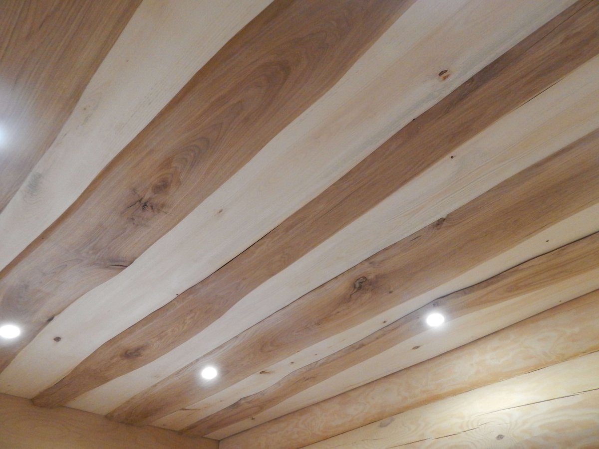 Отделка необрезной доской