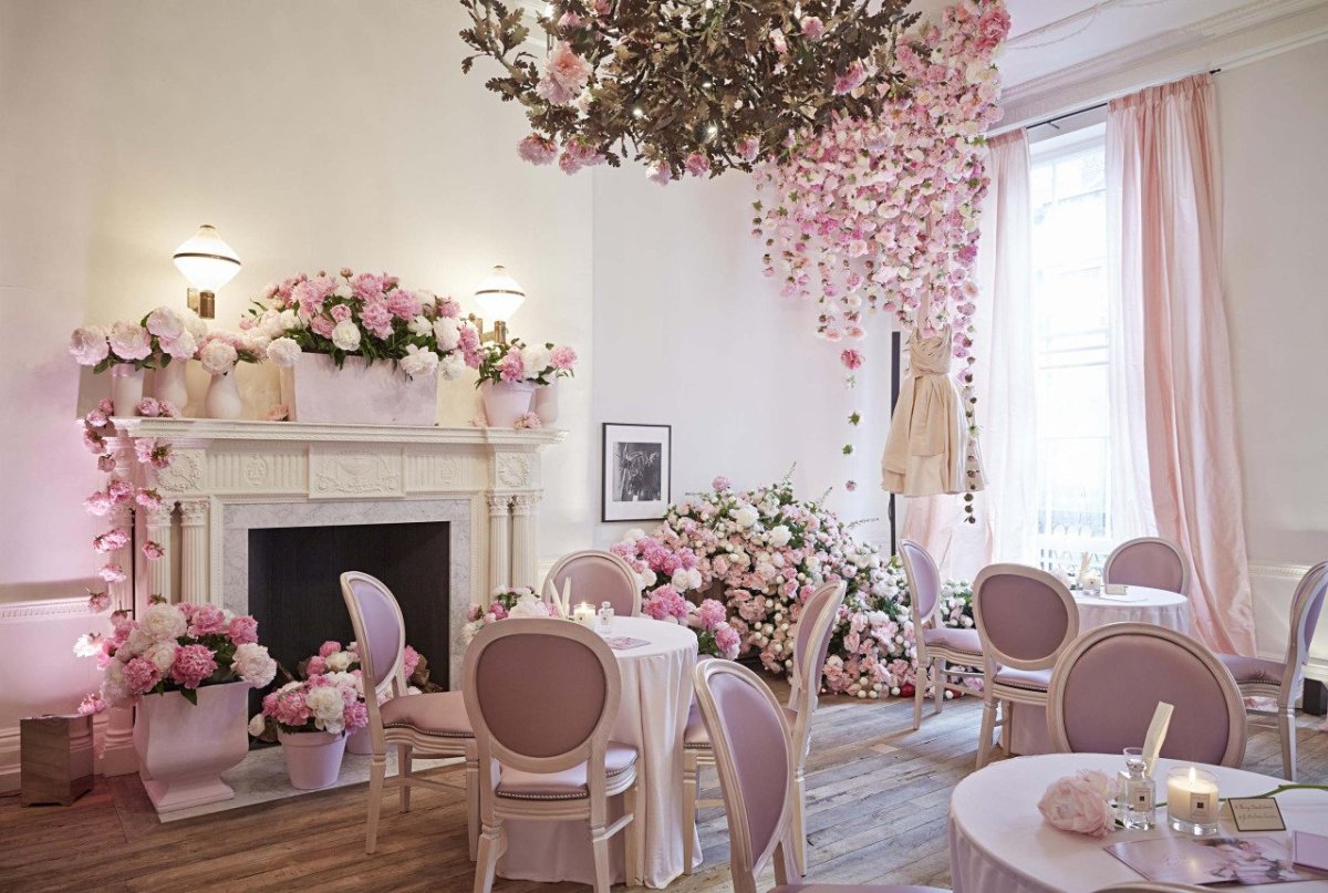 Интерьер с цветами