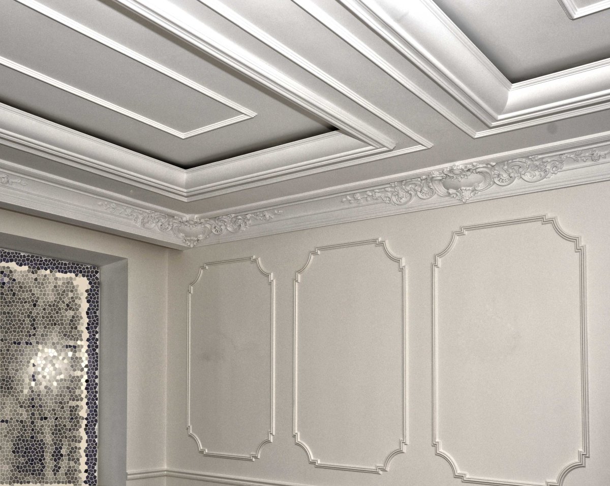 Натяжной потолок с лепниной