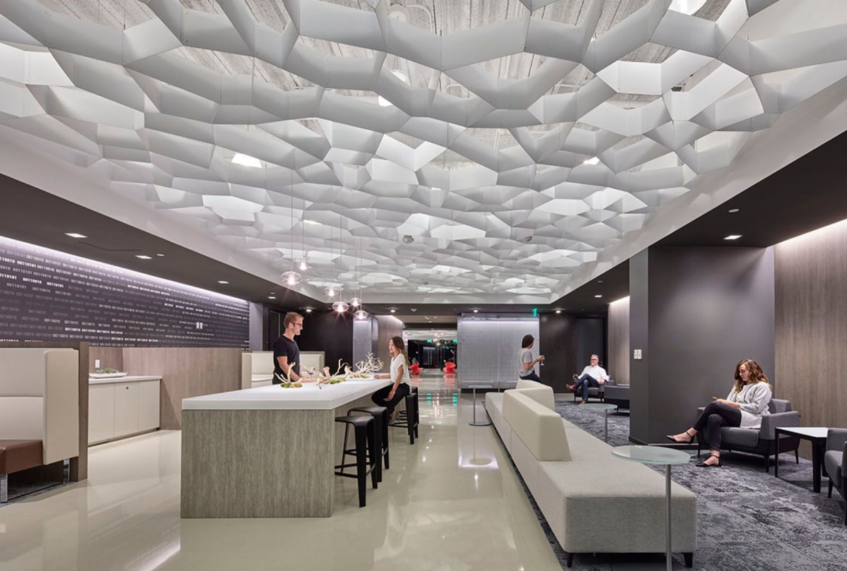 Дизайнерские потолки в торговых центрах