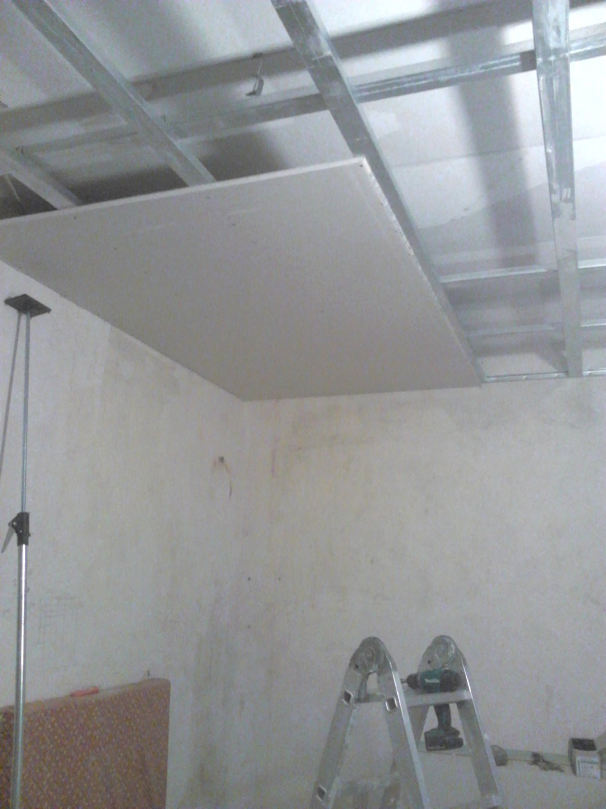 Ровный потолок из гипсокартона