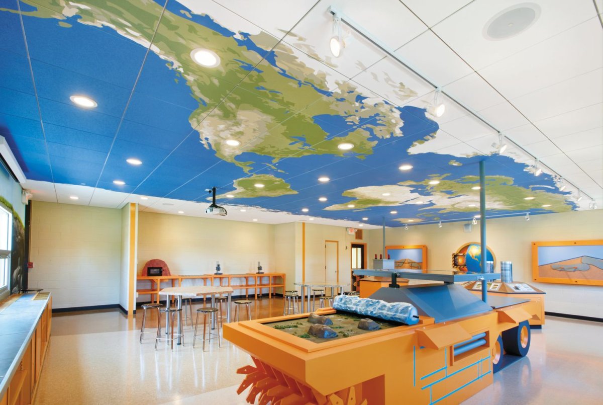 Подвесной потолок в школе