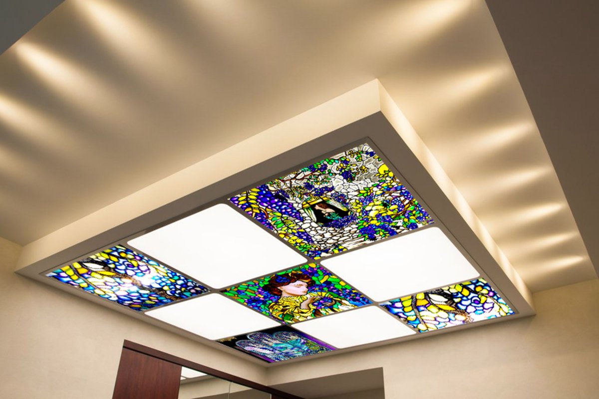 Витражный потолок с подсветкой