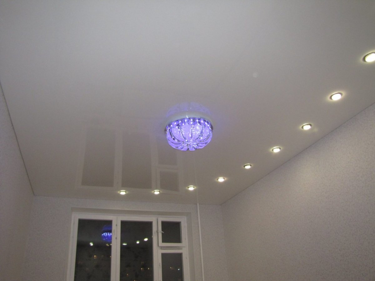 Точечные светильники для натяжных потолков