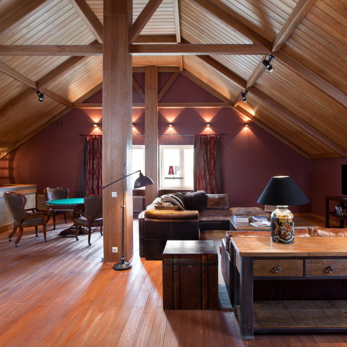 Отделка мансарды деревом