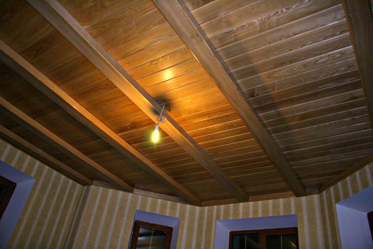 Ламинированная доска на потолок