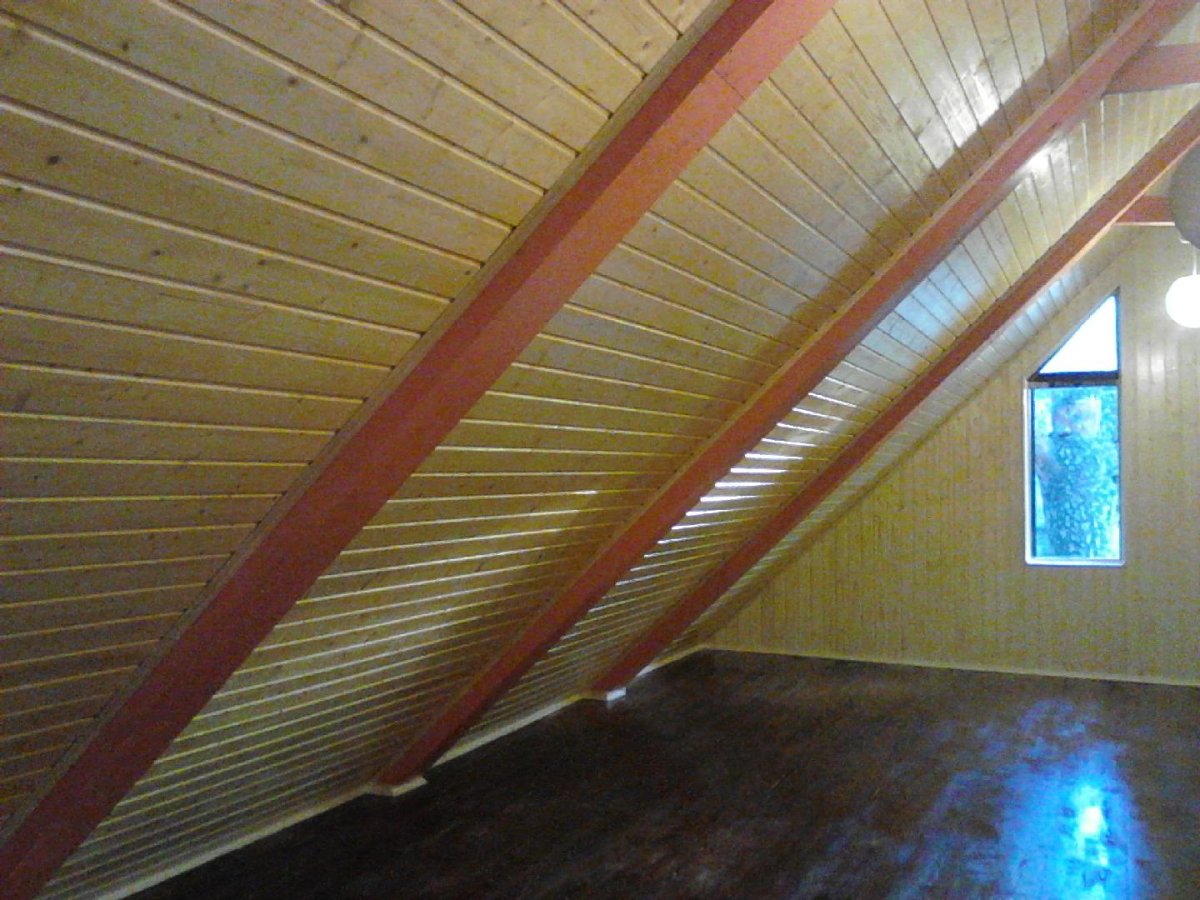 Отделка мансарды вагонкой