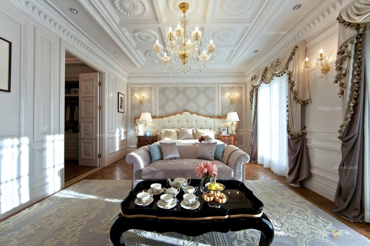 Классический интерьер с лепниной