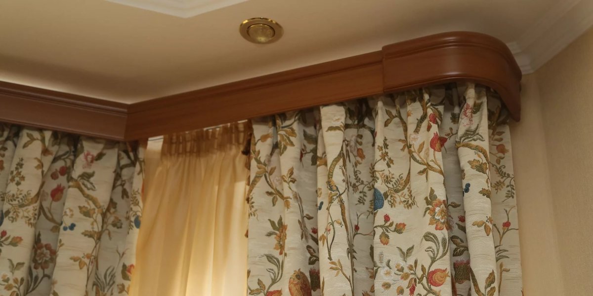 Багетный эркерный карниз