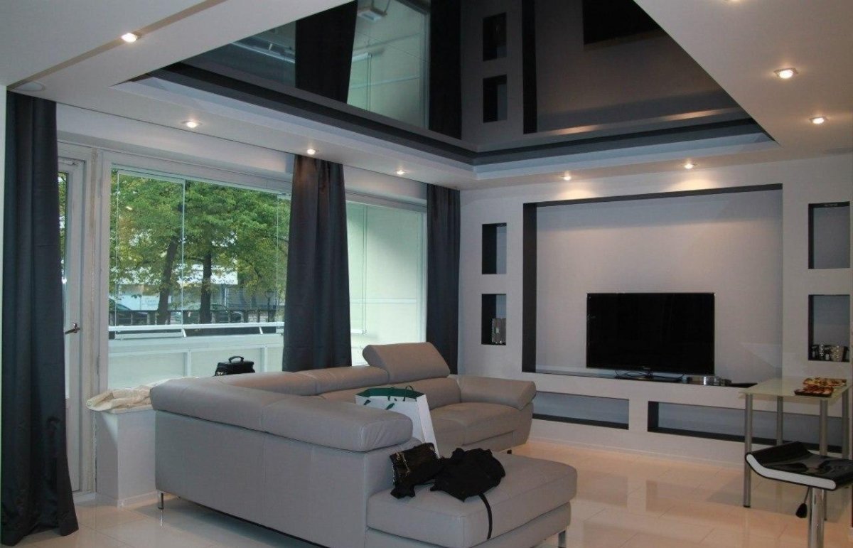 Черный глянцевый потолок