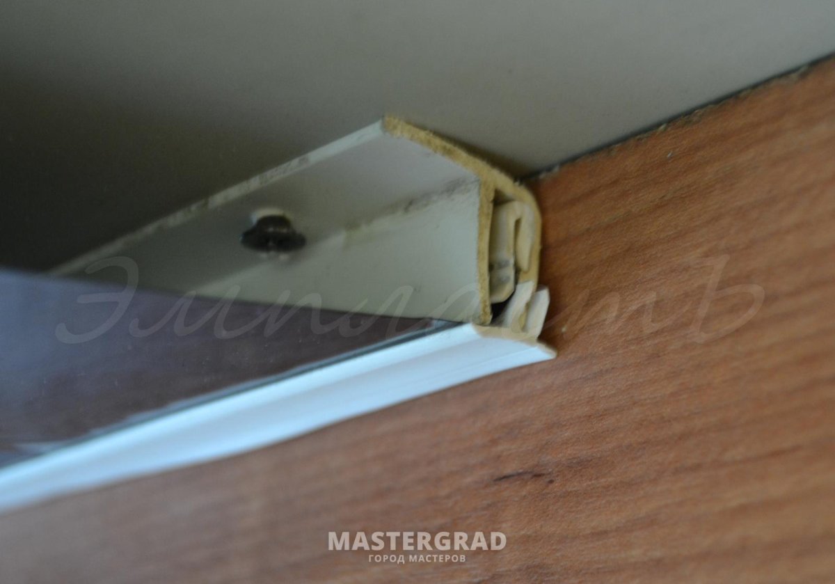 Потолочный багет для натяжных