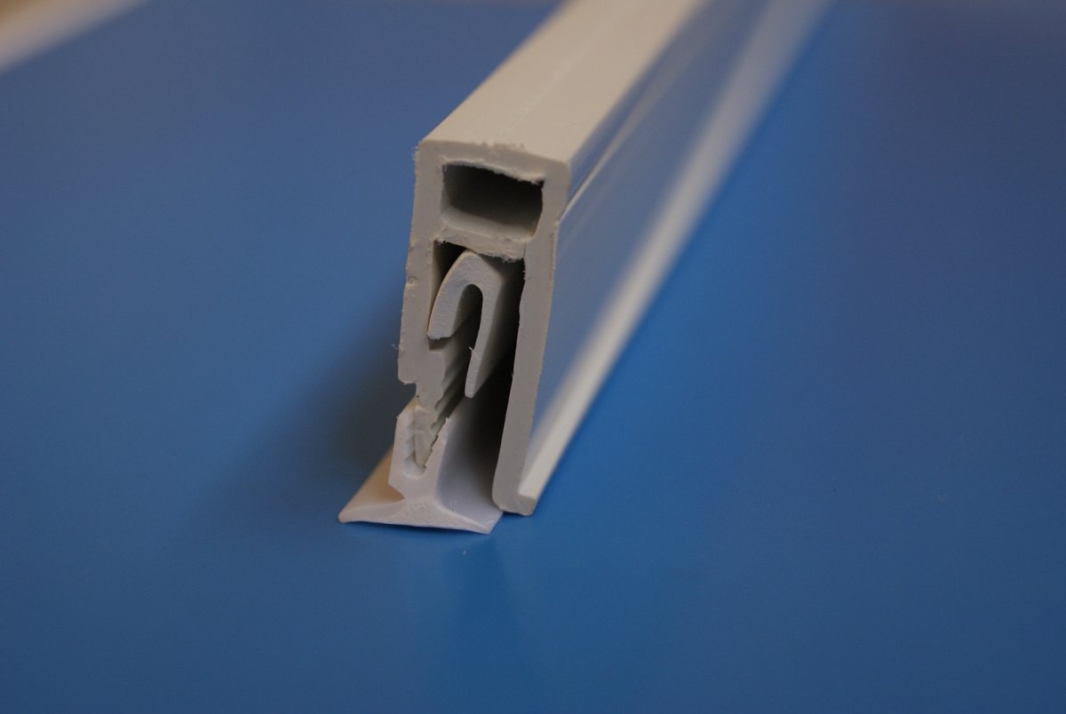 Профиль гарпун для натяжных потолков