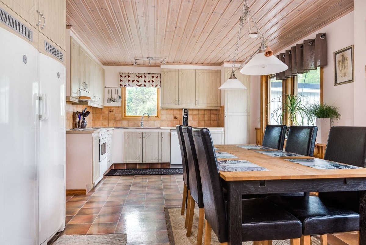 Кухня отделанная вагонкой