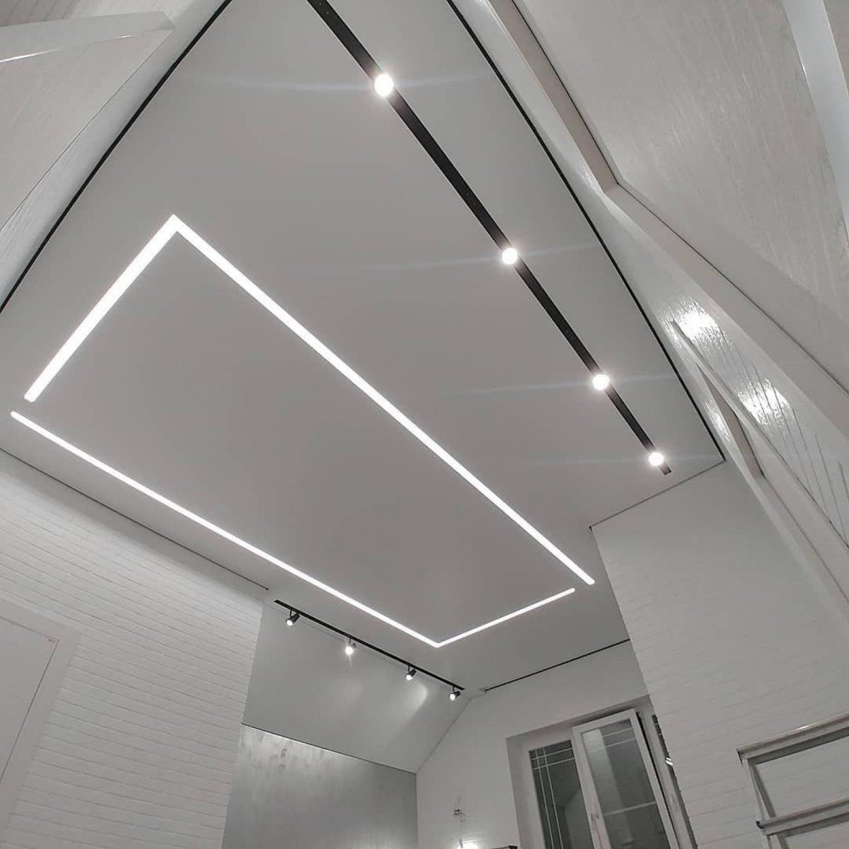 Нишевые световые линии Slott