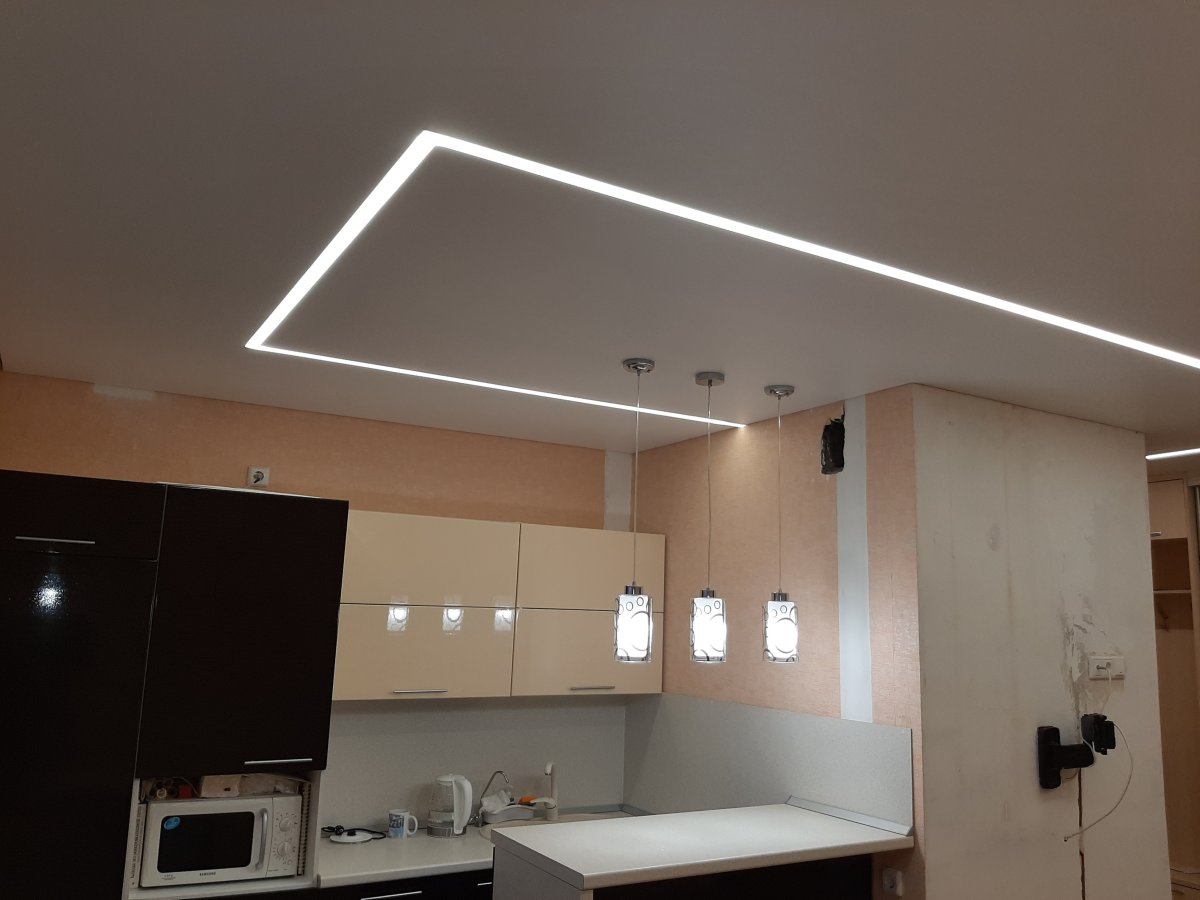 Световые линии на кухне