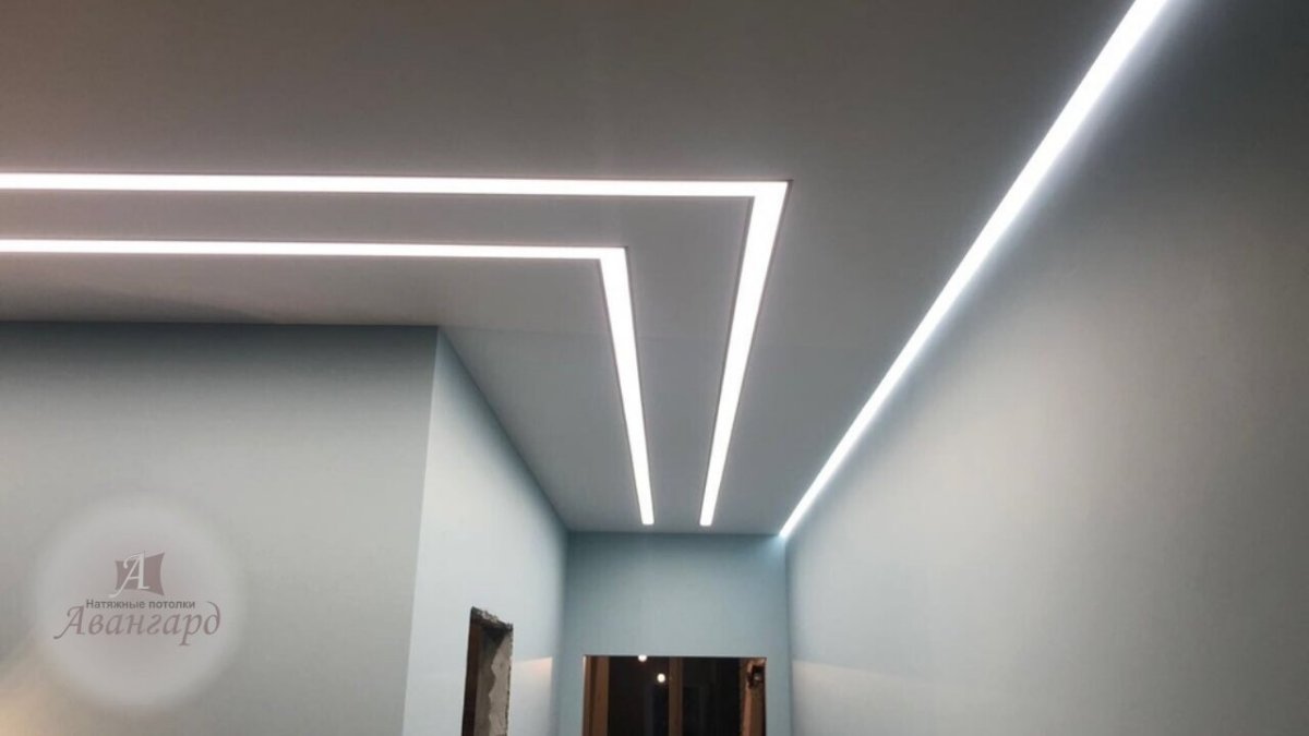 Световые линии на натяжном потолк