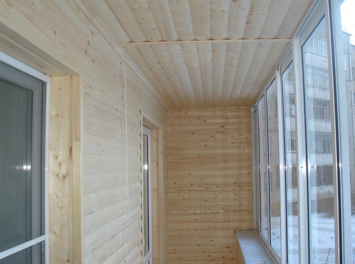 Балкон обшитый блок хаусом