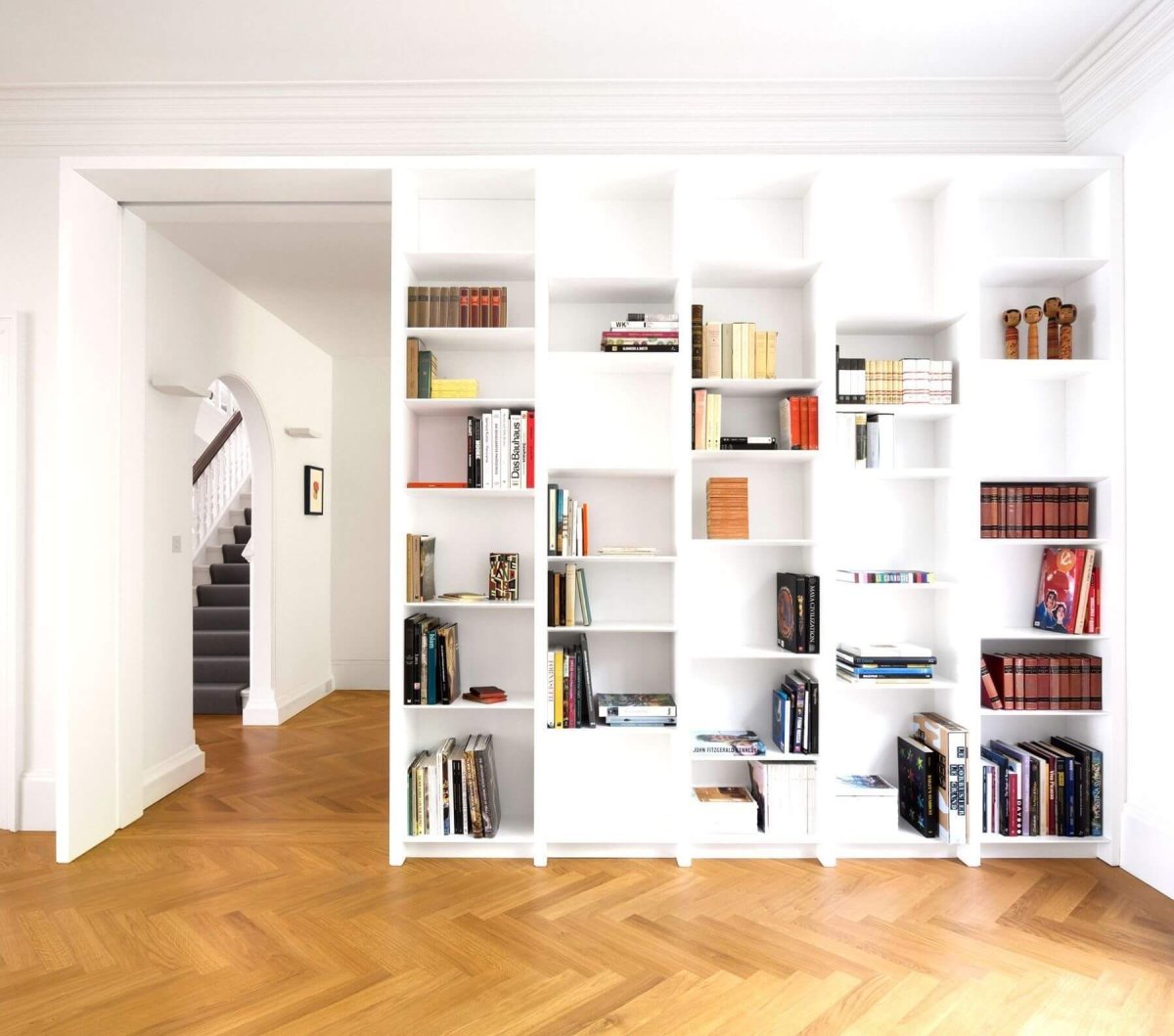 Книжные полки перегородки