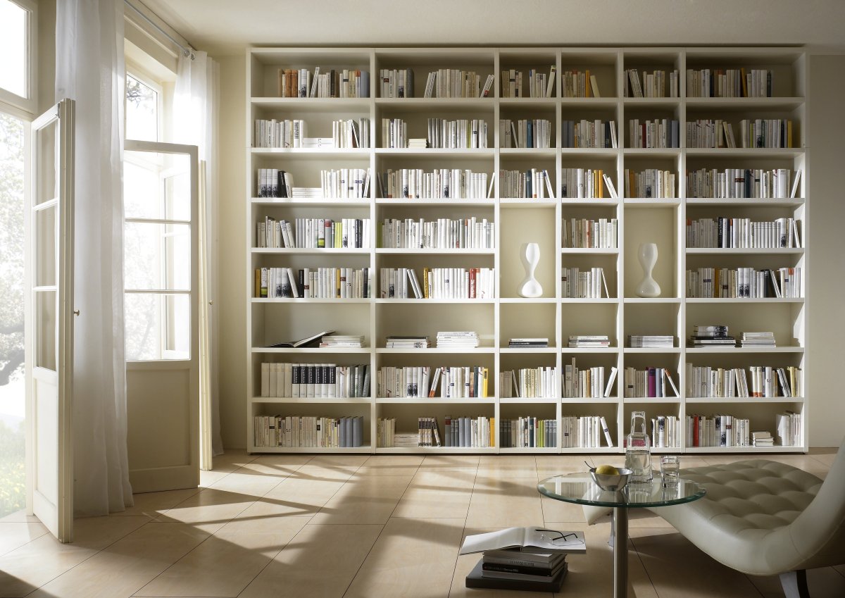 Книжный шкаф