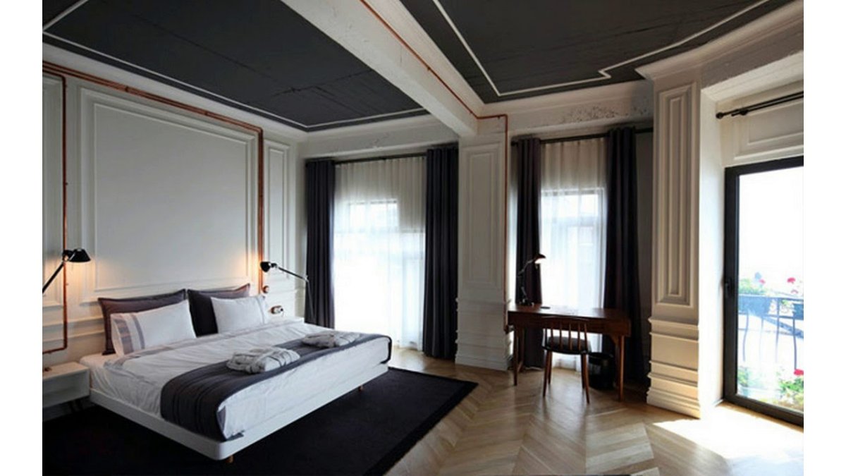 Чёрный потолок в интерьере