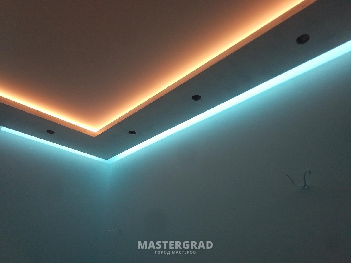 Парящий гипсокартонный потолок с подсветкой