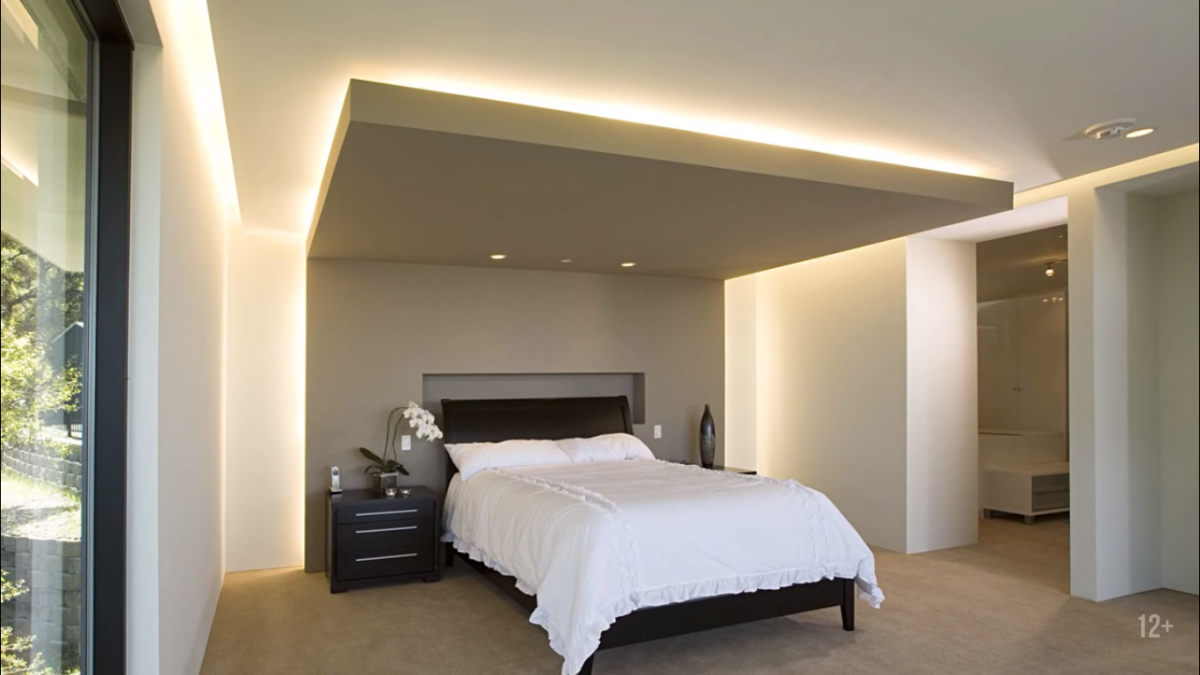 Парящий потолок из гипсокартона в спальне