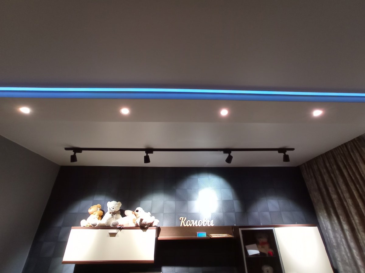 Натяжной с подсветкой