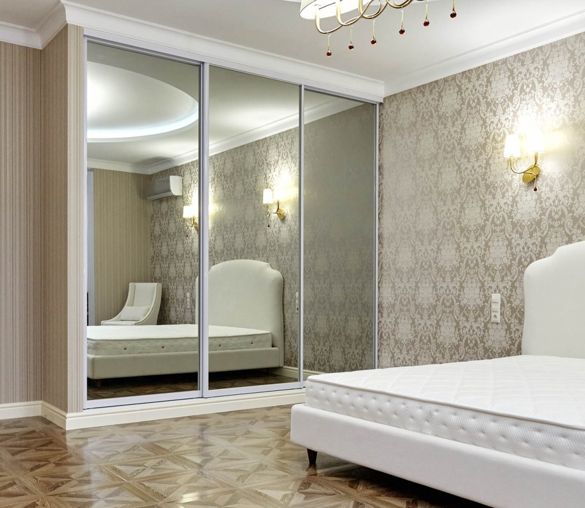 Шкаф-купе в спальню с зеркалом