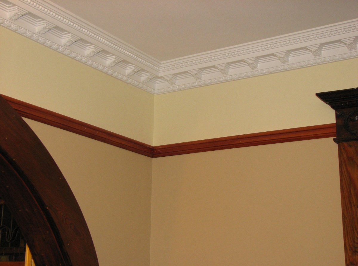 Красивые потолочные плинтуса