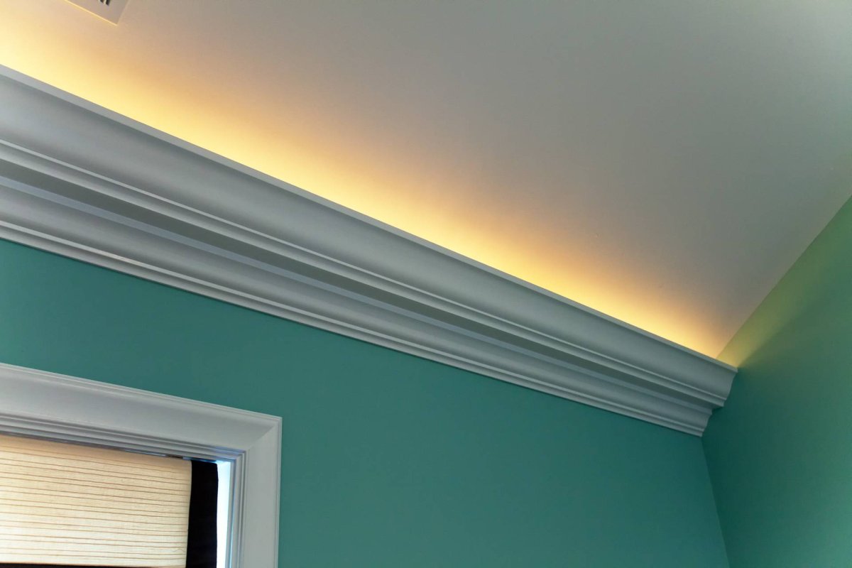 Потолочный плинтус с подсветкой