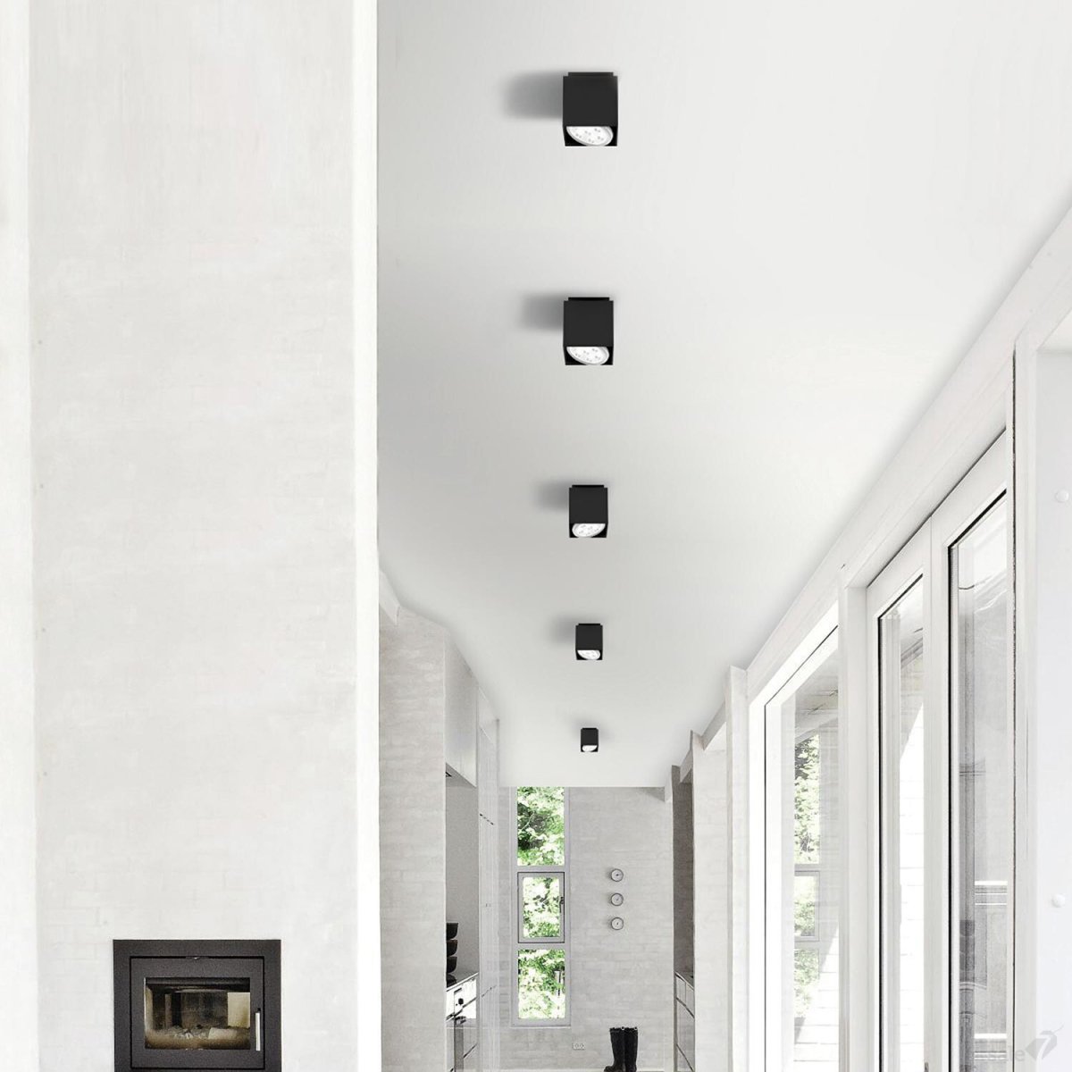 Черные светильники на белом потолке