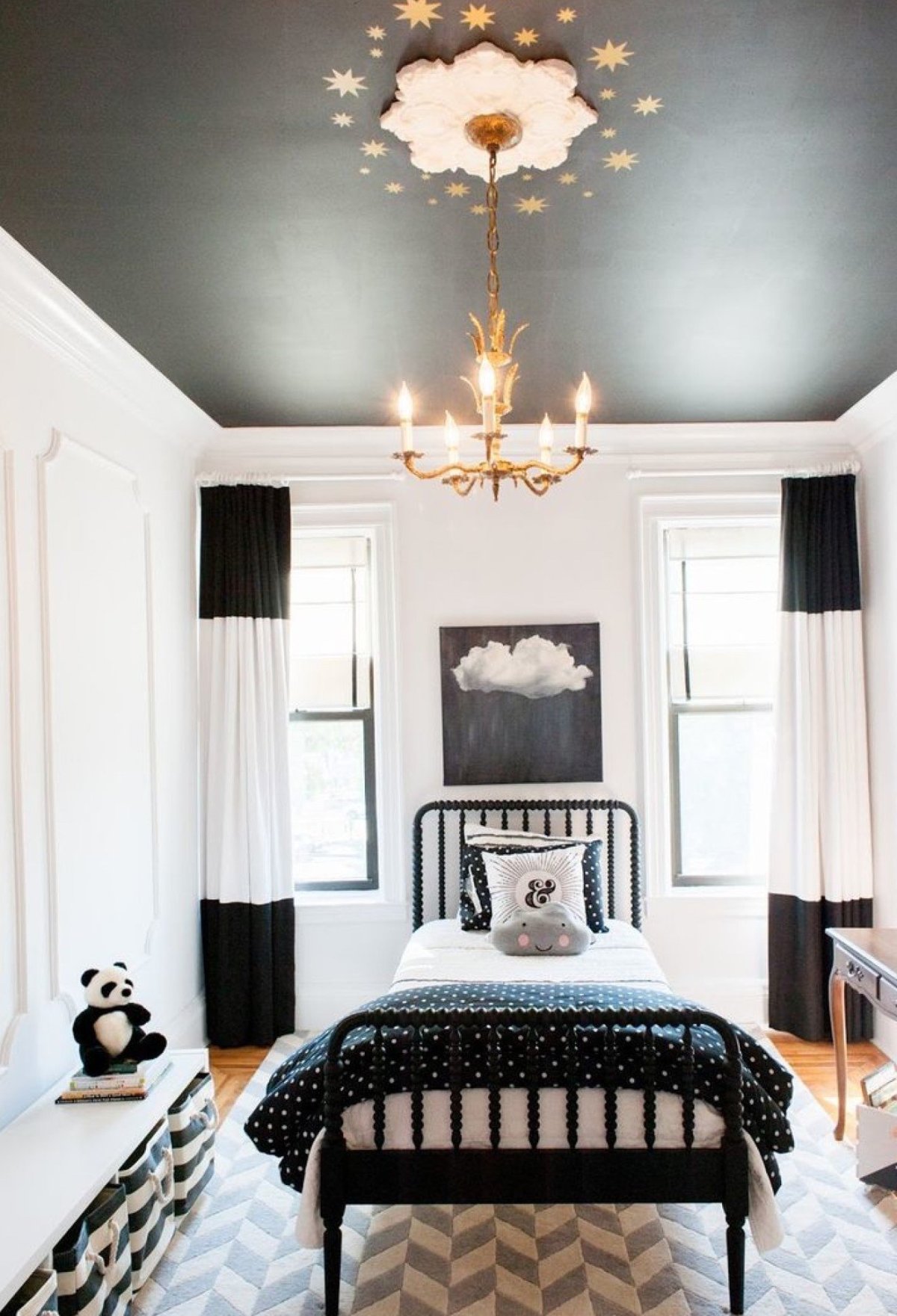 Чёрный потолок в интерьере