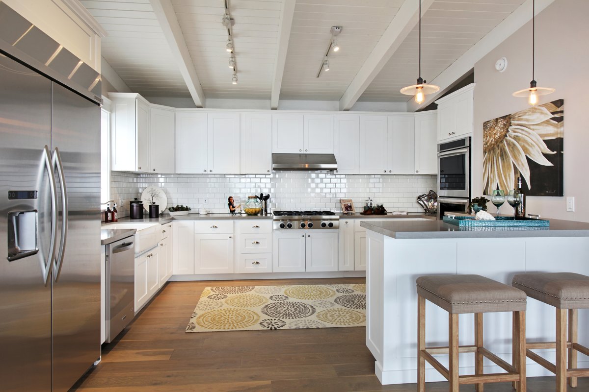 Кухня до потолка