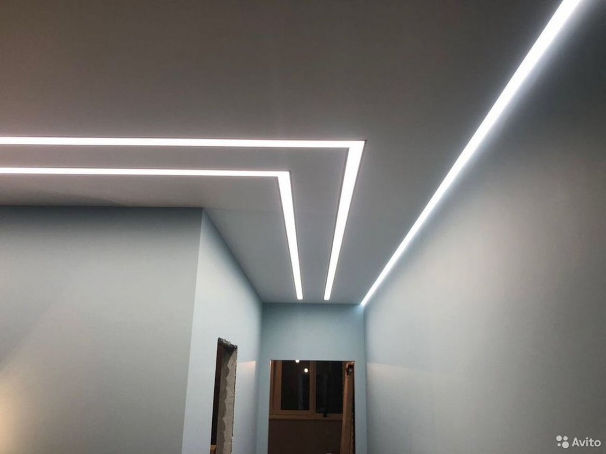 Потолок световые линии в коридор
