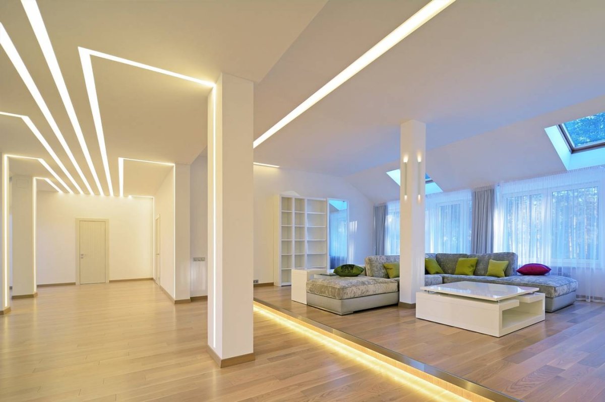 Световые линии на мансарде