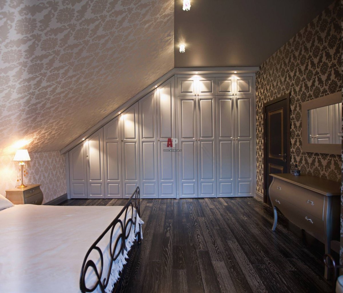 Натяжной потолок на мансарде