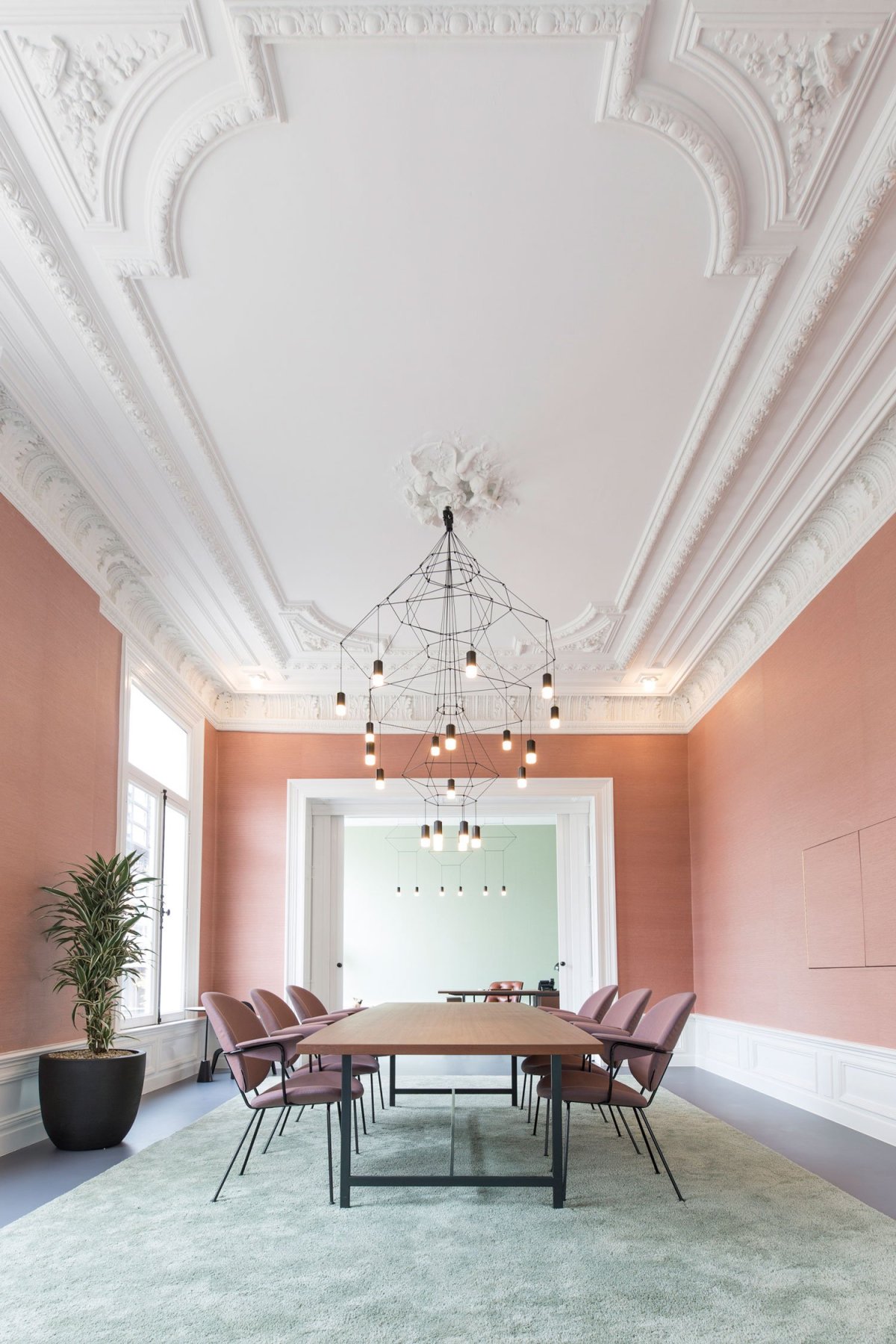 Лепнина на потолке